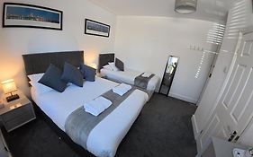 Oakhurst Gatwick And Holiday Parking Three Pounds Per Day And Transport Between Six Am And Midnight Until May